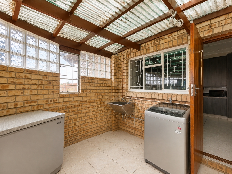 To Let 3 Bedroom Property for Rent in Aston Bay Eastern Cape